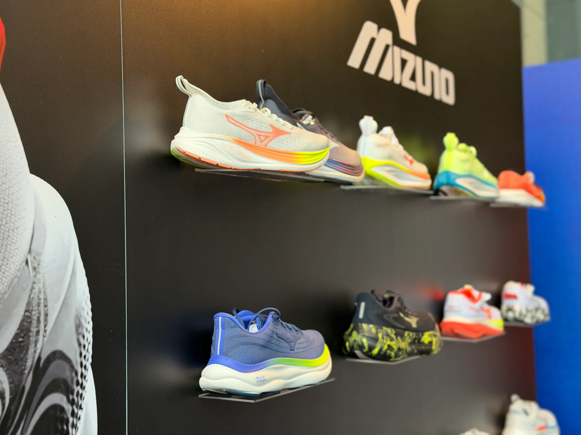 02 mizuno tekaski copati sejem tecem